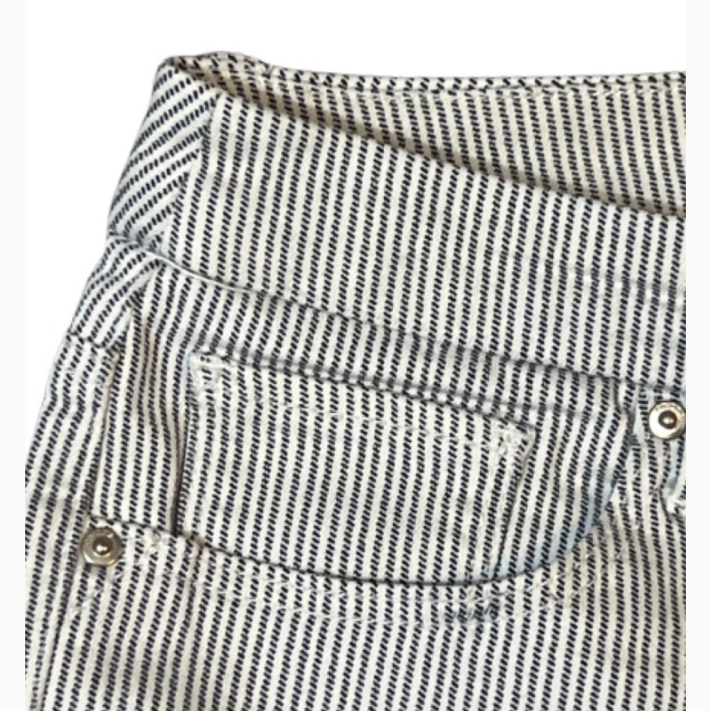 Chico's Ankle Cropped Jeans Girlfriend Sliming with Rolled Cuffs size 4 small - Picture 2 of 15